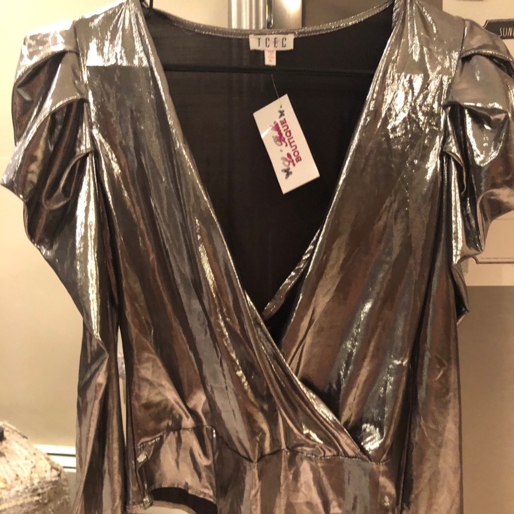 Puffy sleeves deep v bodysuit